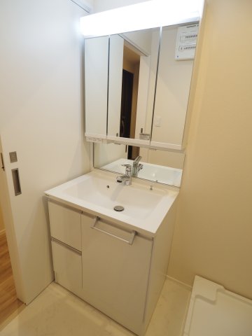 洗面設備　※同物件の別部屋参考写真です。