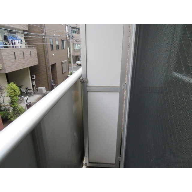 バルコニー　暖かな日差しのふりそそぐバルコニー