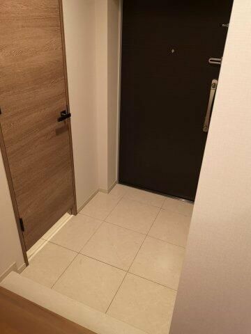 玄関　■モニタ付インターホン■ディンプルキー■2重鍵■ダウンライト