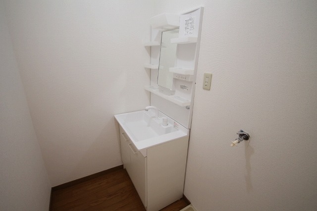 洗面設備　コンパクトで使いやすい洗面所