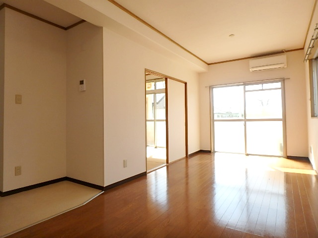 居室・リビング　※同タイプ別部屋の写真です。