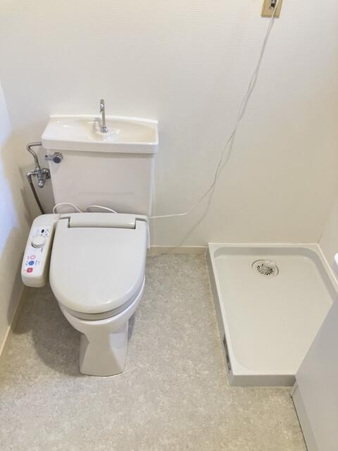 トイレ　落ち着いた色調のトイレです