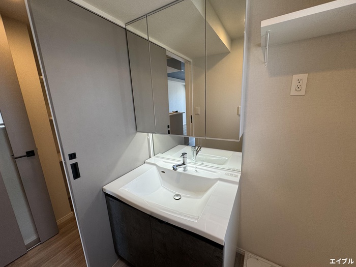 洗面設備　同じ部屋タイプの別部屋の写真です。現況と異なる場合は現況を優