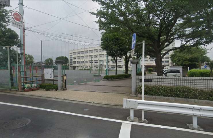 小学校　横浜市立日限山小学校（小学校）まで693m
