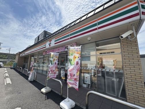 コンビニ　セブン-イレブン 京都太秦下刑（コンビニ）まで300m