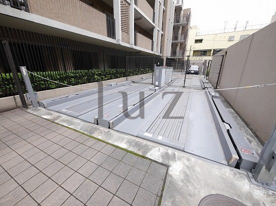 駐車場　敷地内駐車場完備です！
