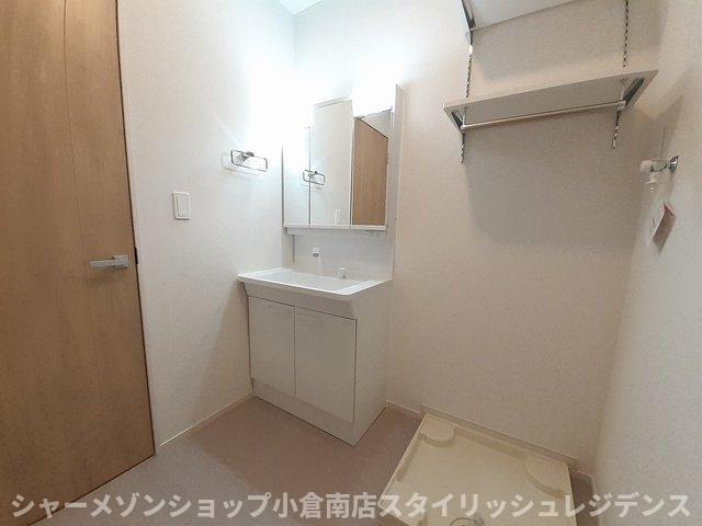 洗面設備　スペースが確保できる洗面所です