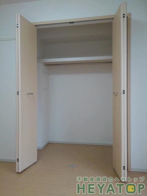 収納　洋室のオープンクローゼット（同仕様写真）