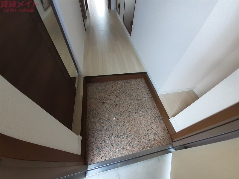 玄関　別部屋参考写真です
