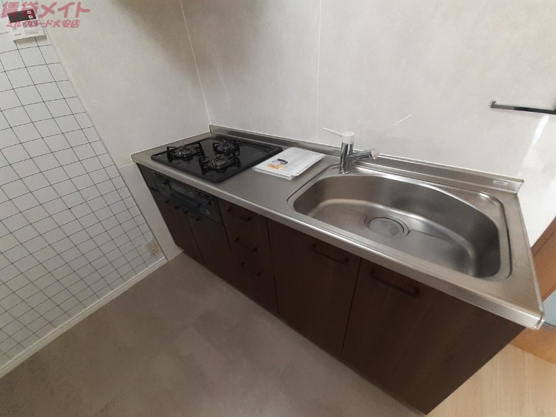 キッチン　別部屋参考写真です