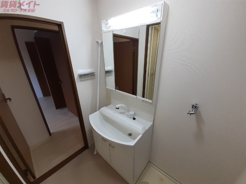 洗面設備　別部屋参考写真です