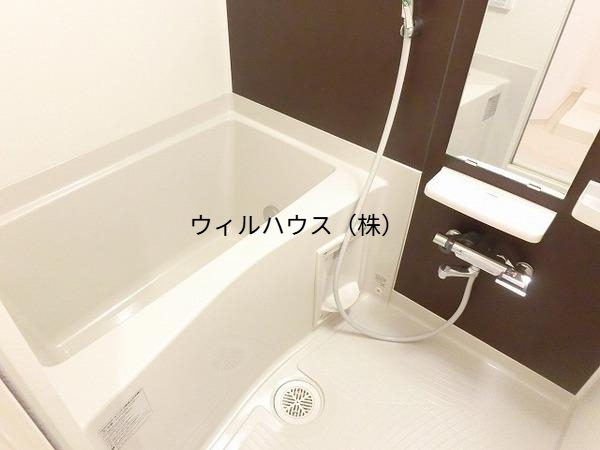 バス・シャワールーム　浴室乾燥機、追い焚き機能付きバス！