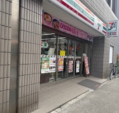 コンビニ　セブンイレブン 荒川三ノ輪駅西店（コンビニ）まで112m