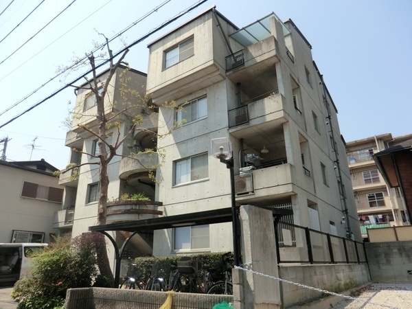 建物外観　モニター付きインターホンで安心です♪