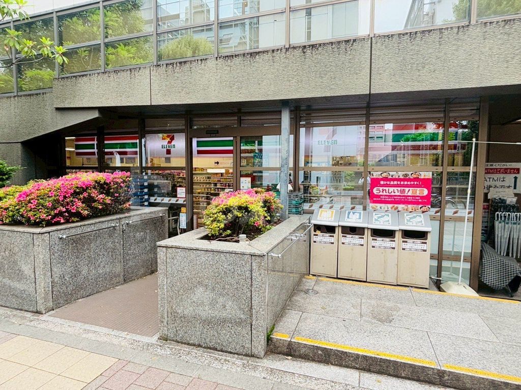 コンビニ　セブンイレブン駿河台三楽病院店（コンビニ）まで690m