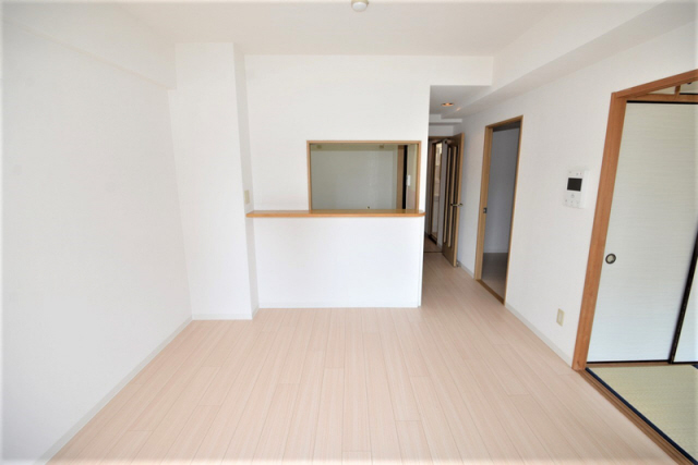居室・リビング　写真は同マンションの別のお部屋のものです