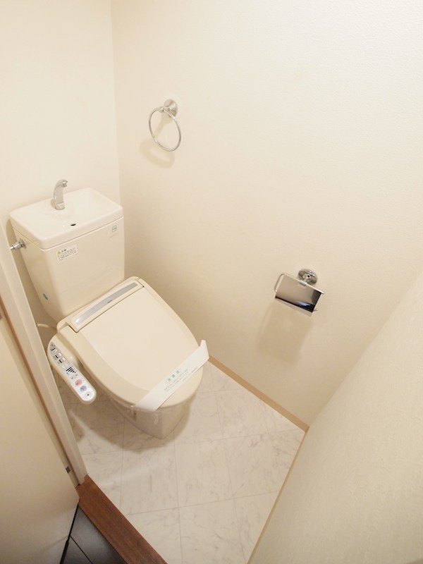 トイレ　ウォシュレット付きのトイレです。