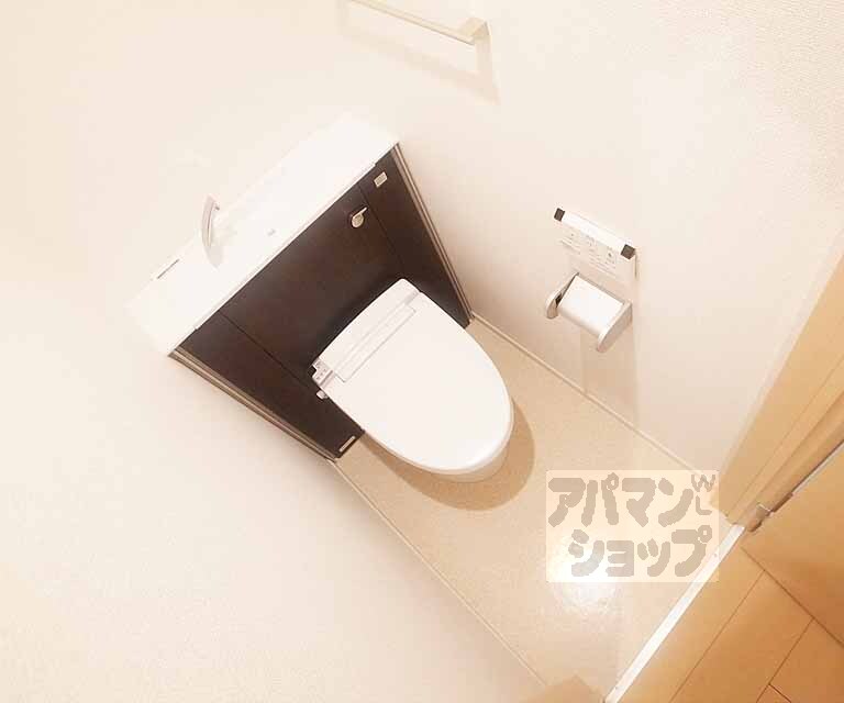 トイレ　奥行きもありますね！
