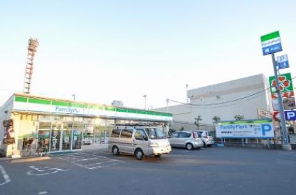 コンビニ　ファミリーマート 六町駅前店（コンビニ）まで2765m
