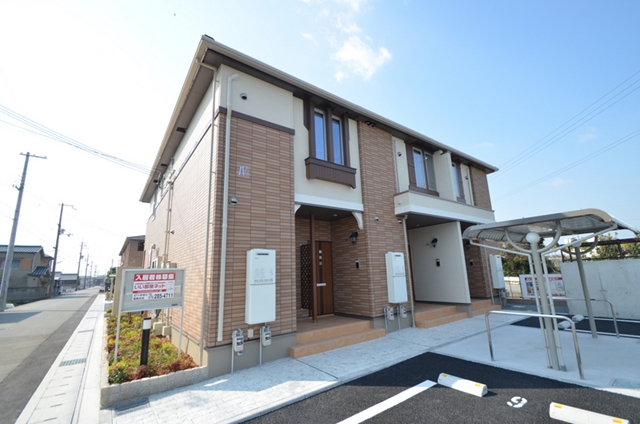 建物外観　植栽彩る外観です☆