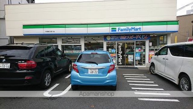 コンビニ　ファミリーマート（コンビニ）まで386m