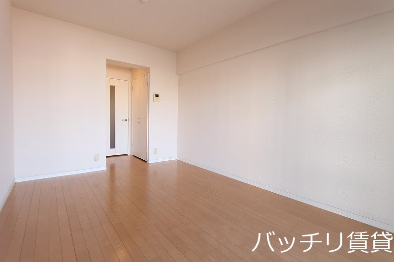 居室・リビング　別号室タイプの為、現状を優先いたします