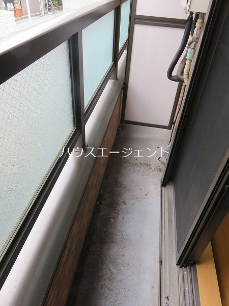 バルコニー　日当たり良好、シャッターも付いていますよ。※参考画像