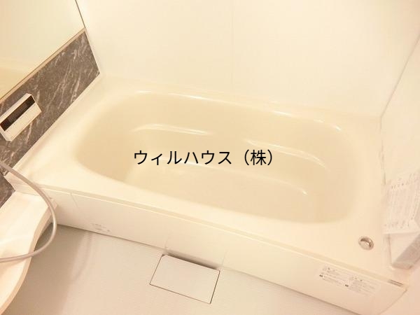 バス・シャワールーム　浴室乾燥機、追焚機能付の広々バスルーム！
