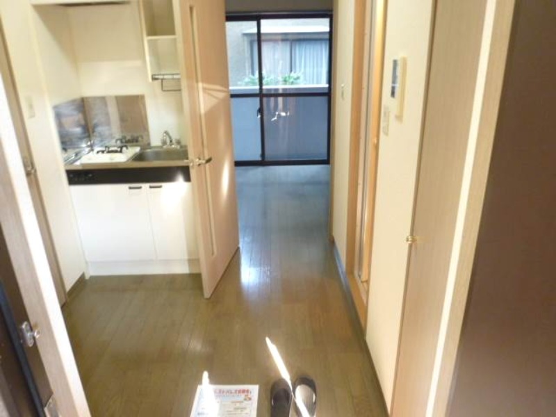 玄関　玄関から見たお部屋です☆