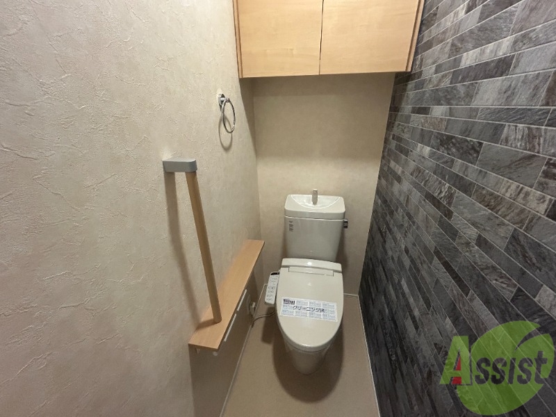 トイレ　トイレはウォシュレット機能付きです。安心して使用できますね。