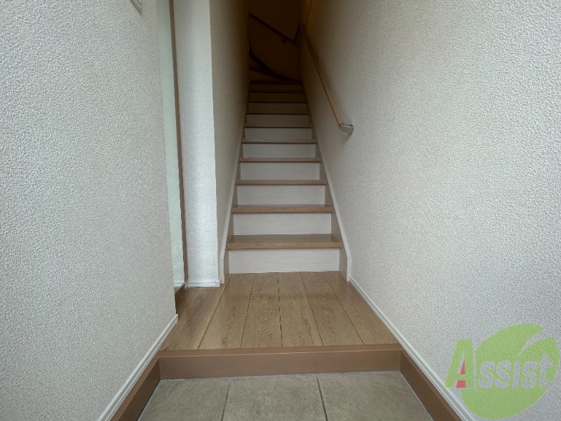 玄関　玄関からの様子です。すぐ部屋が見えないのは安心ですね。