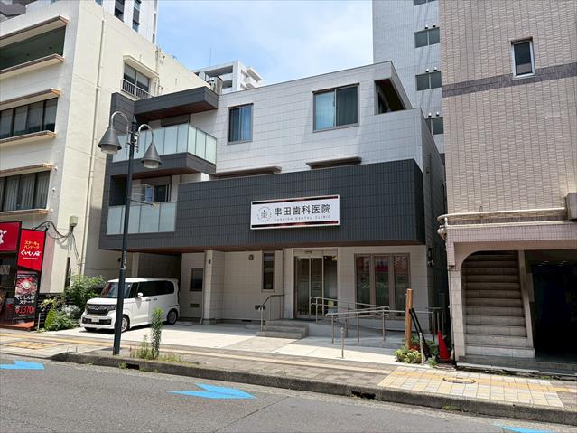 病院　串田歯科医院（病院）まで406m
