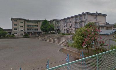 小学校　南足柄市立向田小学校（小学校）まで968m