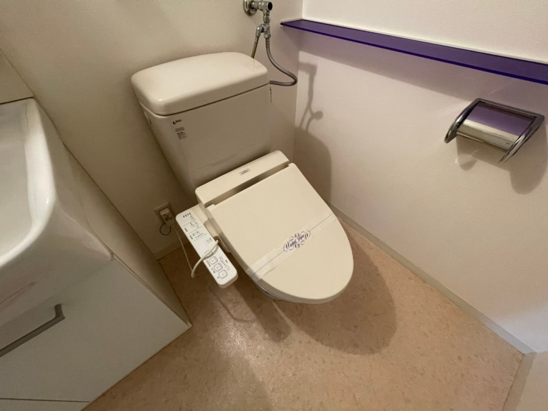 トイレ　ウォシュレット付きのトイレです。シャワートイレは日本の宝。