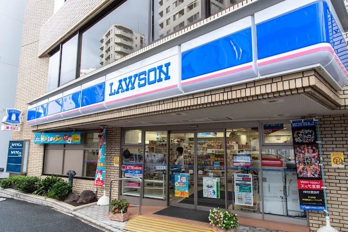 コンビニ　ローソン北参道駅前店（コンビニ）まで159m