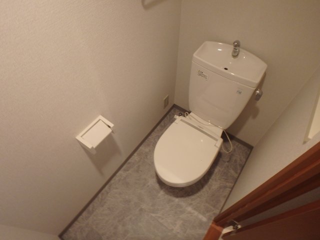 トイレ　落ち着いたトイレです