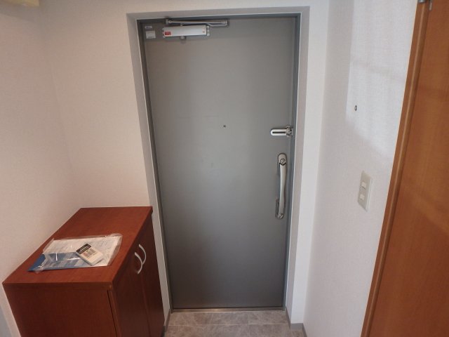 玄関　下駄箱付きで玄関すっきり