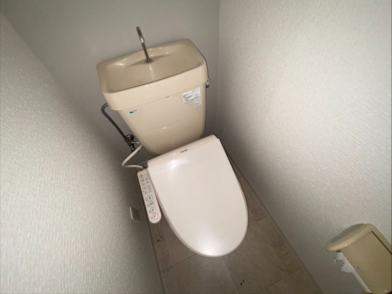 トイレ　ウォシュレット機能がついたトイレです。安心して使用できます。