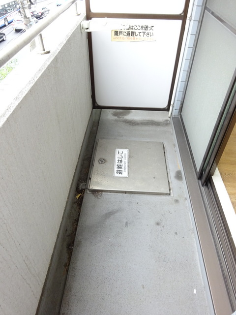 バルコニー　バルコニーは南向きです！お洗濯物はお昼からでも乾きそう☆気分
