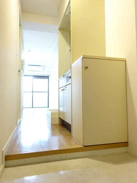 眺望　玄関から室内への景観です！キッチンの奥に洋室8.9帖のお部屋