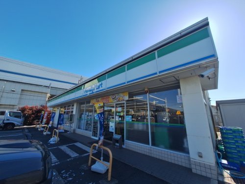コンビニ　ファミリーマートさいたま松本店（コンビニ）まで928m
