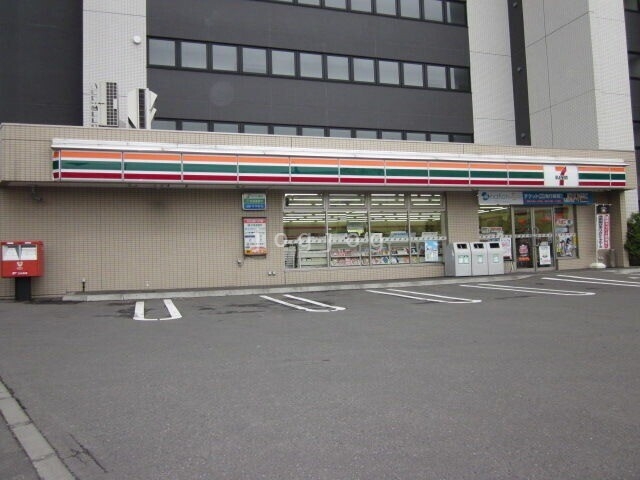 コンビニ　セブンイレブン札幌福住1条店（コンビニ）まで318m
