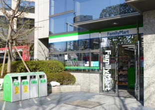 コンビニ　ファミリーマート 新宿アイタウン店（コンビニ）まで221m