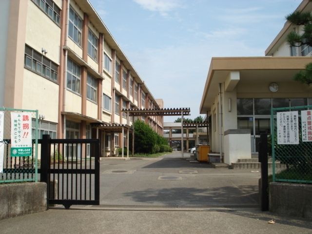中学校　浜岳中学校（中学校）まで200m
