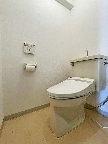 トイレ　*同物件、別部屋の写真です