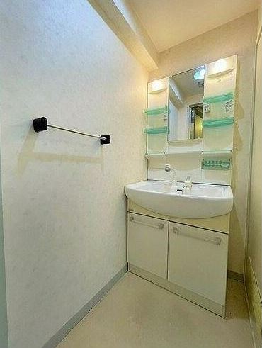 洗面設備　*同物件、別部屋の写真です