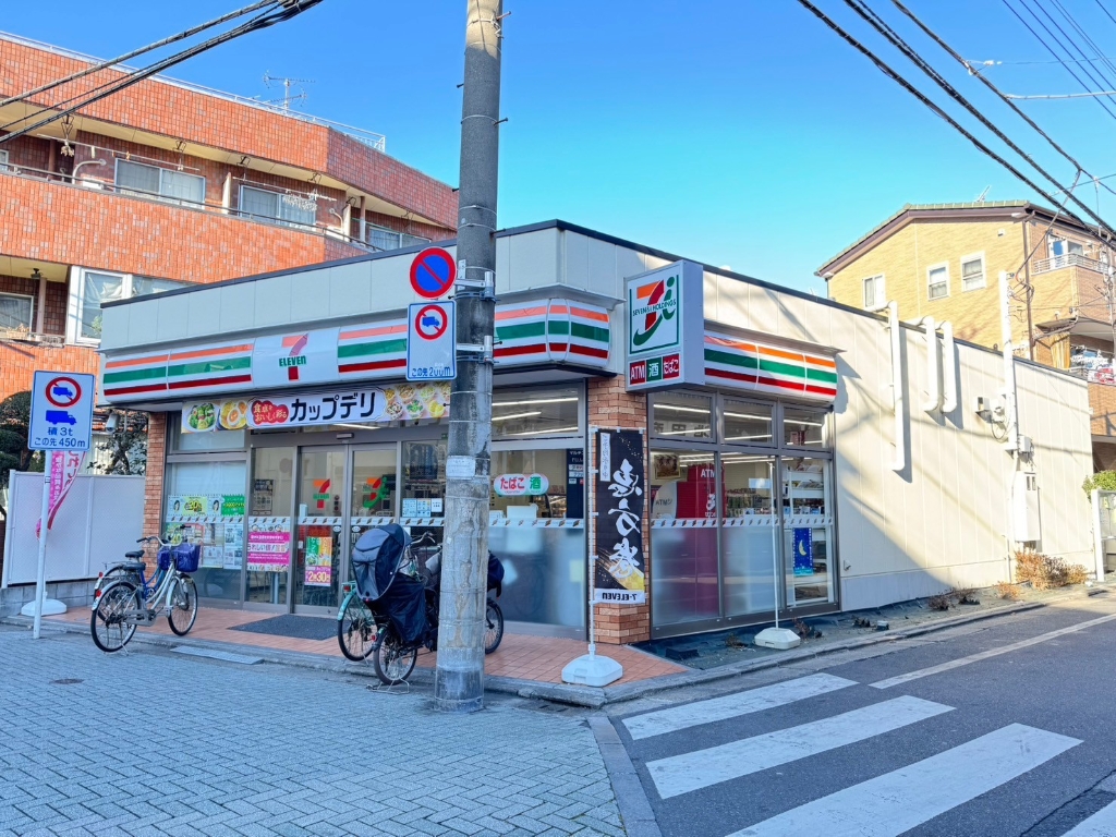 コンビニ　セブンイレブン　足立日ノ出町店（コンビニ）まで72m