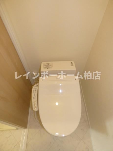 トイレ　落ち着いた色調のトイレです