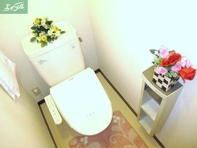 トイレ　別のお部屋の写真です。実際とは異なります。