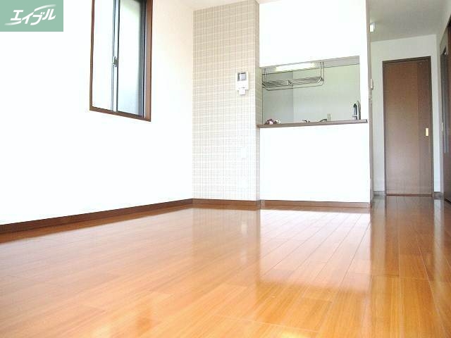 居室・リビング　別のお部屋の写真です。実際とは異なります。